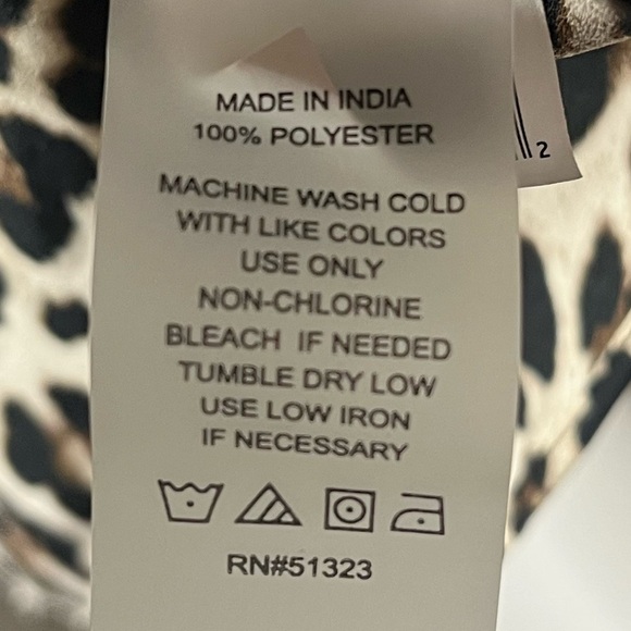 Vince Camuto Women’s Leopard Sleeveless Blouse - Picture 5 of 5